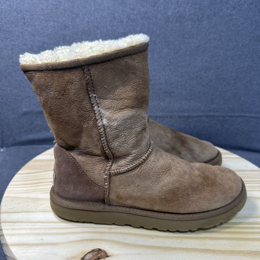 Women's Shoes UGG Clasic Short 5825 Sheepskin Boots, Size W 7